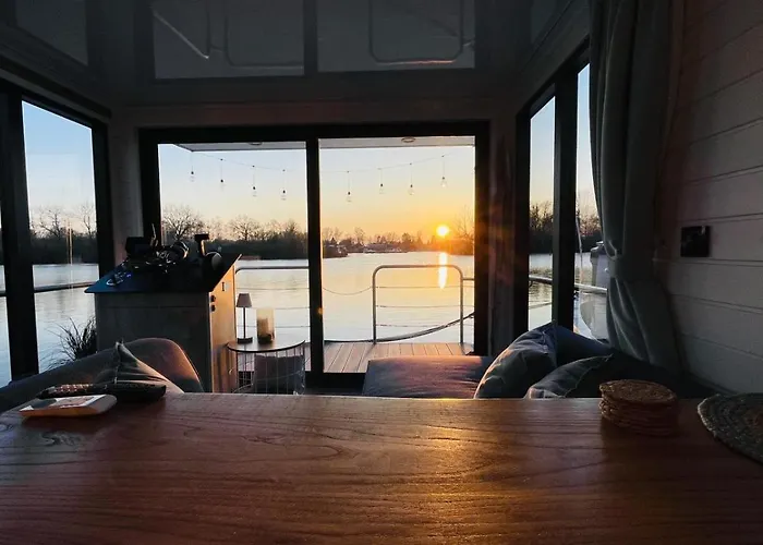Botel Hausboot Boetje *